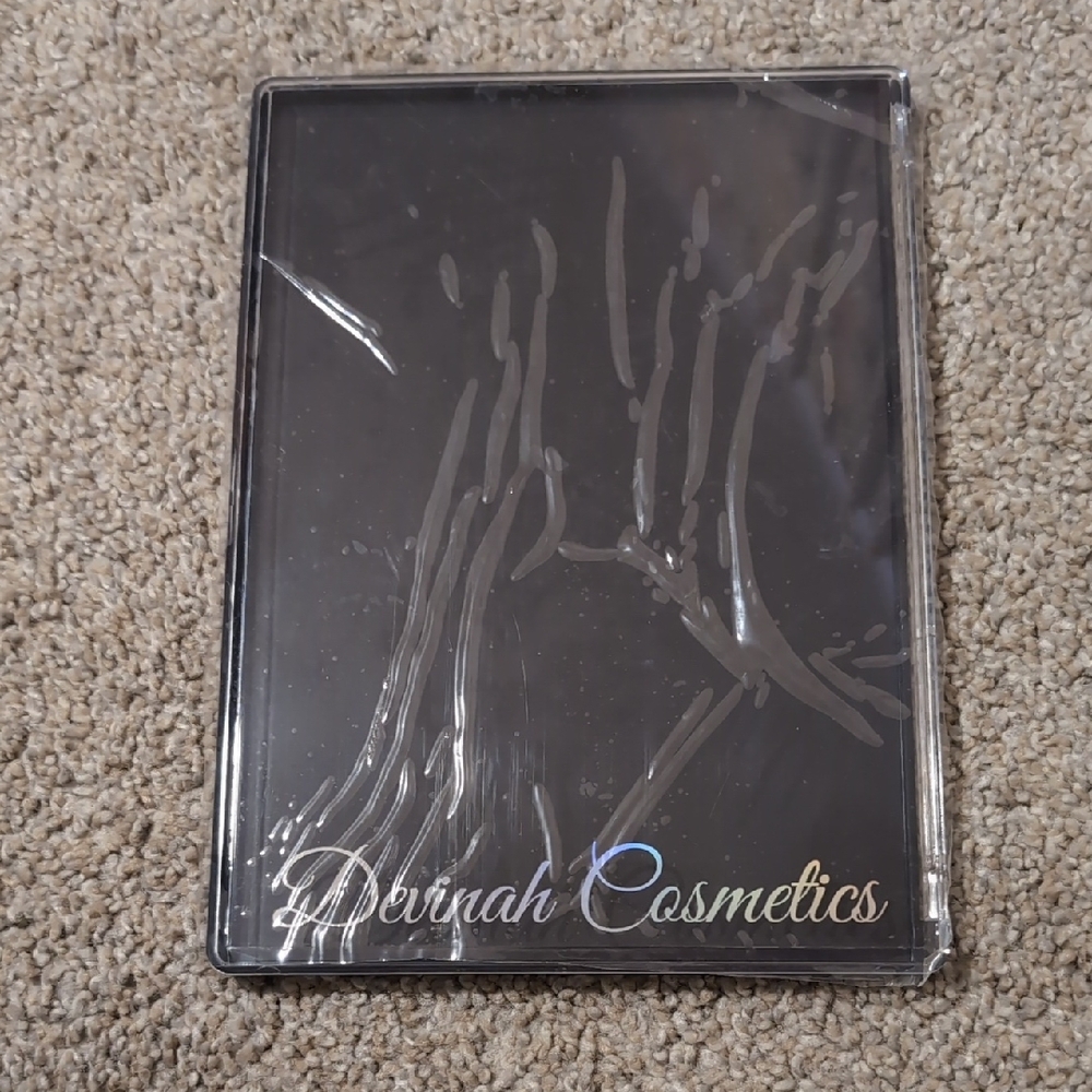 Devinah Cosmetics Black Eyeshadow Palette